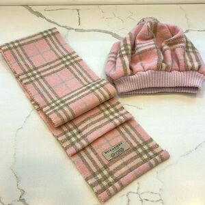 Authentic Burberry scarf and winter hat, pink, 100% lambswool